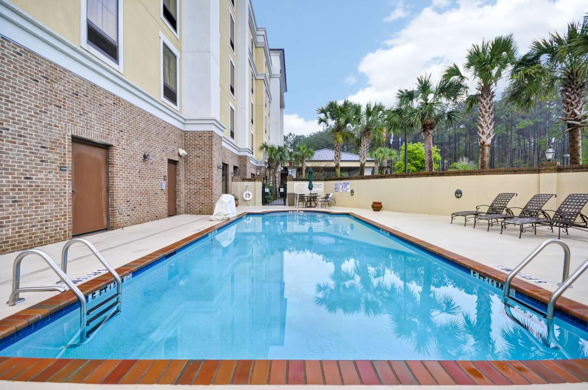 Hampton Inn & Suites North Charleston-University Boulevard Exterior photo